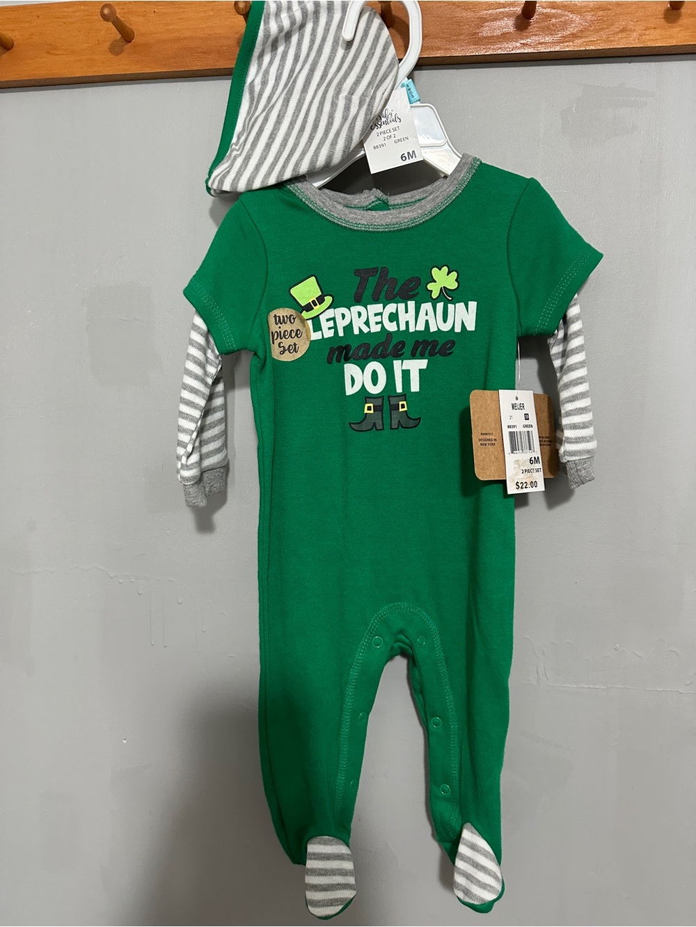Green 'The Leprechaun Made Me Do It' Baby Two-Piece with Hat 6 mos
